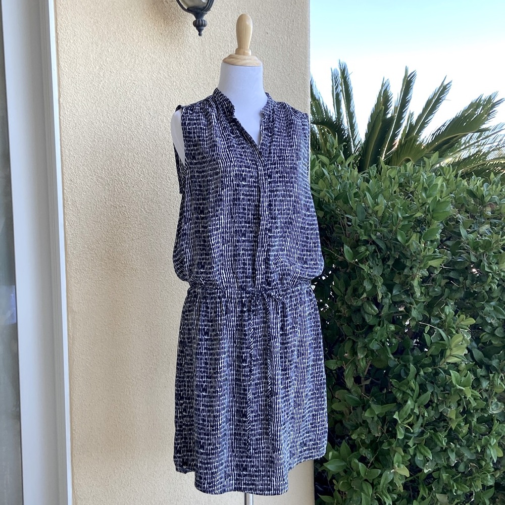 Hilary Radley sleeveless dress size 6 elastic waist tie, lined, button chest.